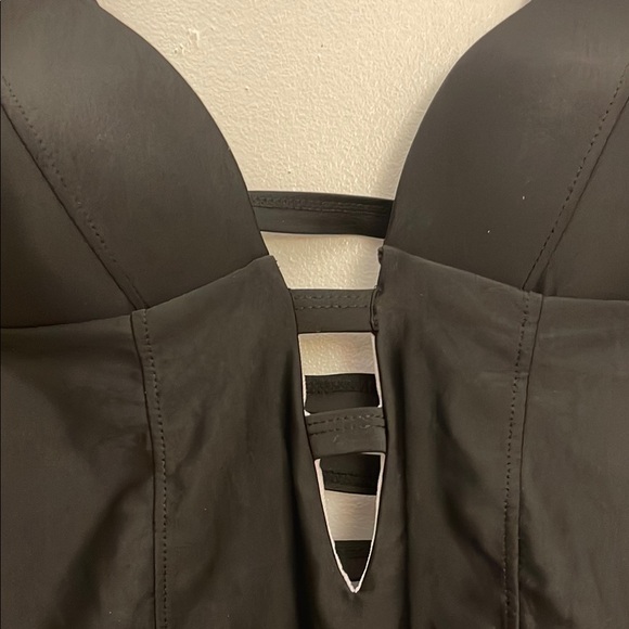 Black Cut-Out Strappy One-Piece Swimsuit Size Medium - Picture 3 of 7